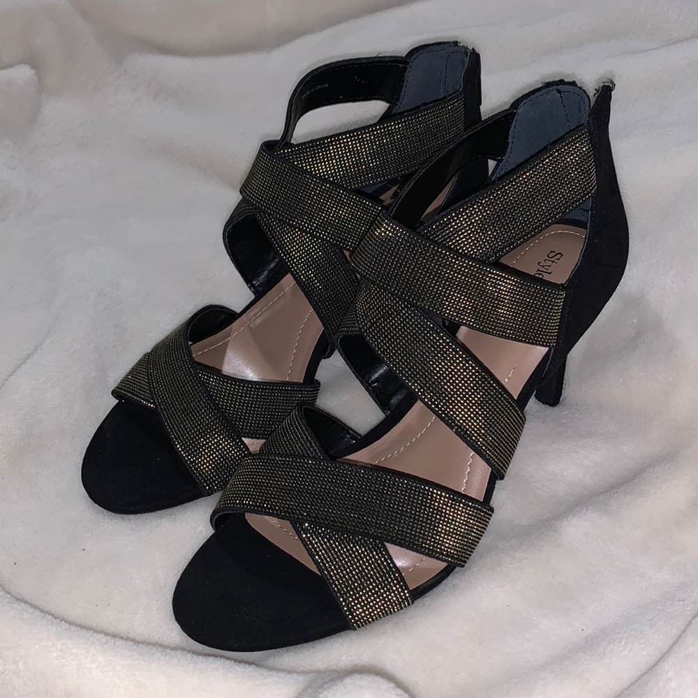 Style & Co. Seleste Black/Gold Strap Sandles 3" Heels. SIZE 8